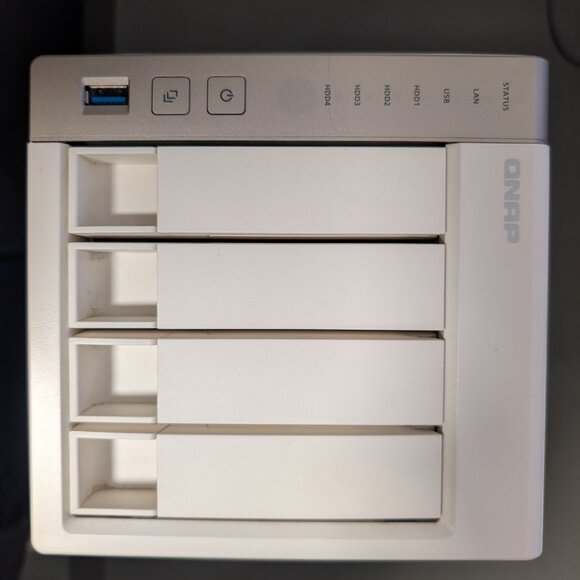 QNAP TS-451+ 4 BAY NAS STORAGE 8GB memory with POWER SUPPLY- NO HD (FOR PARTS) - Picture 3 of 6